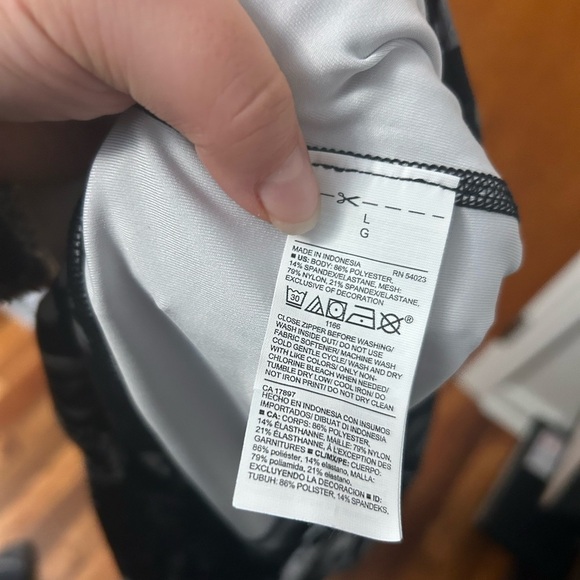 NWT OLD NAVY ACTUVE GO DRY FLORAL 7/8 LEGGINGS - Picture 4 of 5